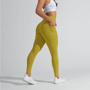 Buff Bunny Flower Power Leggings New